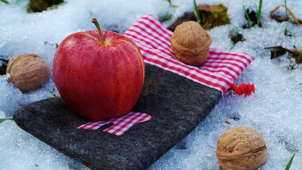 apple-walnut-i